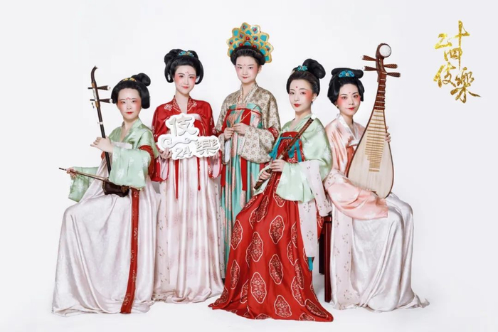 天府新视界|有一种华服叫"同袍"|蜀锦|汉服|成都市_新浪新闻