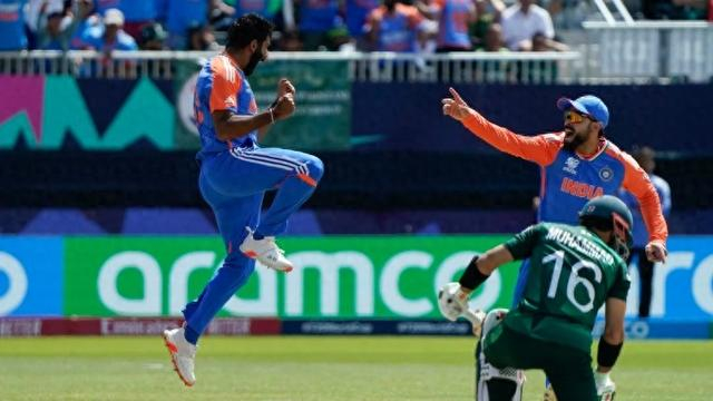 国际板球理事会T20世界杯比赛中，印度队逆转击败宿敌巴基斯坦队。图源：美媒