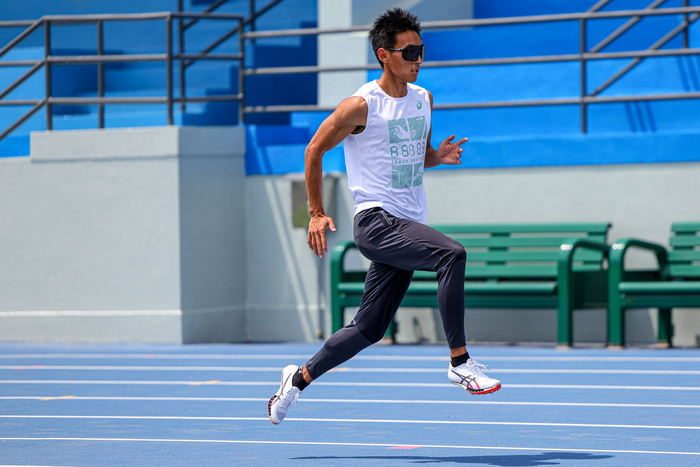 作为亚瑟士的签约运动员，陈佳鹏在国际赛场上越来越受到关注，也得到了更多和高水平运动员竞争的机会。