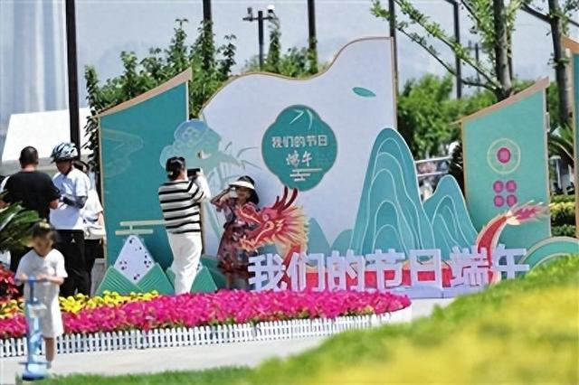 游龙白发红颜未来之星明艳动人漫画制作 雷蕾韩双喜 贾鹏 贺子俊 梁琛