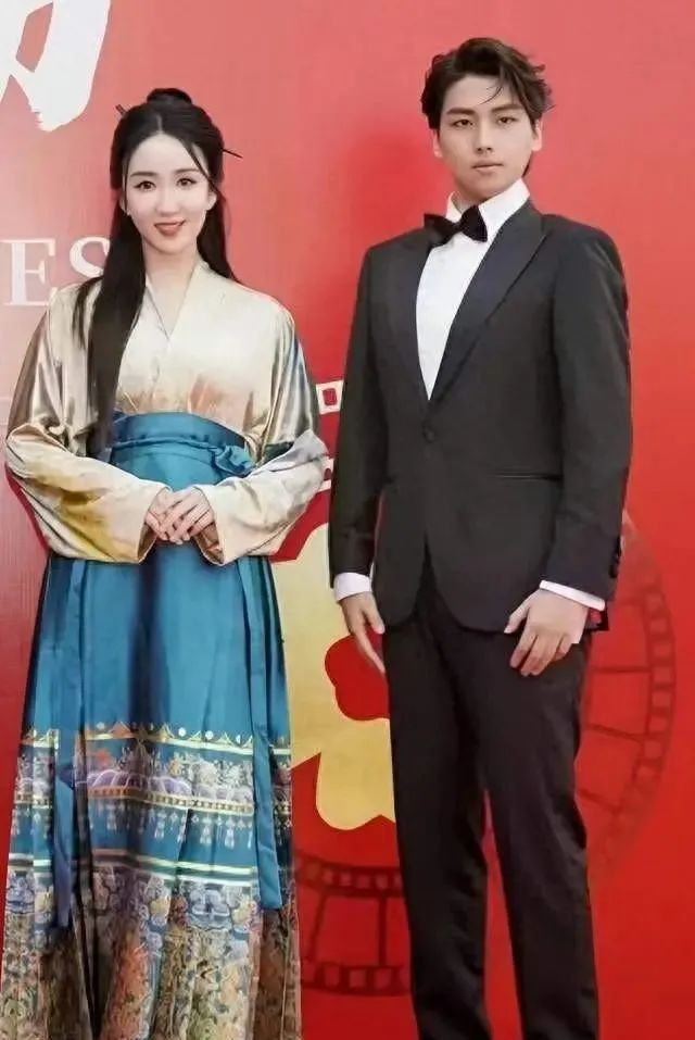 娄艺潇新恋情曝光:男友是00后北舞毕业生!更多细节被扒出!