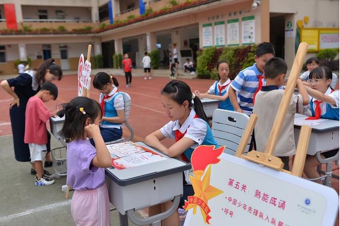 成都大邑北街小学队前闯关活动:红领巾爱祖国,争做新时代好队员