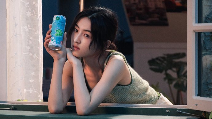 张子枫微醺照96,居家微醺女友风好好看啊~喜欢喜欢