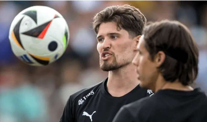 欧冠最佳,世界身价第一门将科贝尔,在瑞士只能当替补|门将|科贝尔|索