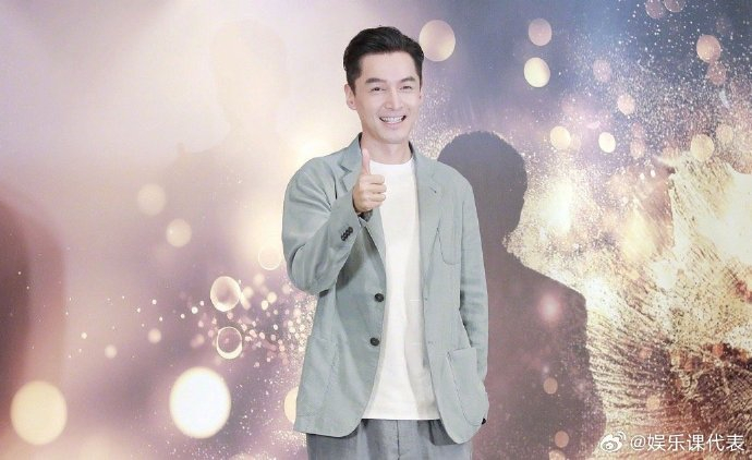 12日,接受访问,他笑说用上海话拍完《繁花》过后…|繁花|上海话|胡歌