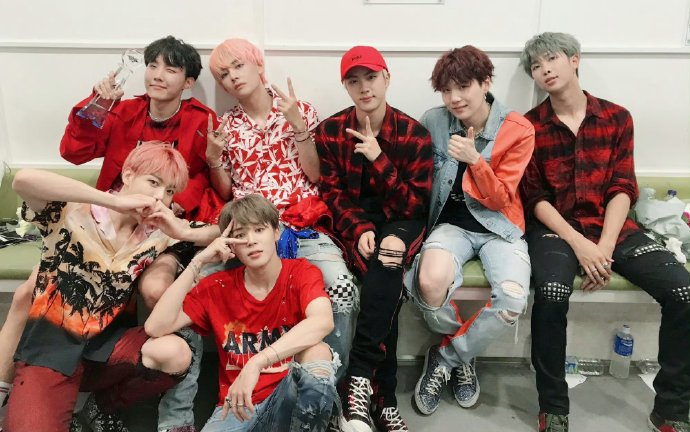 bts七人合照更新 还要一起拍很多照片,走很远的路