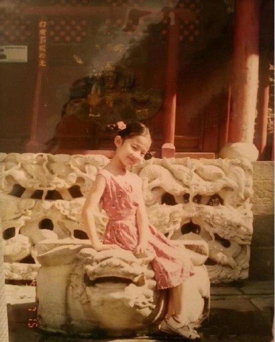 刘亦菲童年生活照,她小时候的生活条件比我现在还好