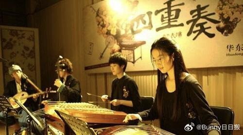 刘亦菲曾轶可同框旧照96 一起逛街