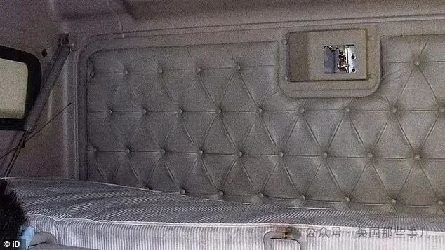 （卡车司机们的刑房，垫子上还沾有血迹）