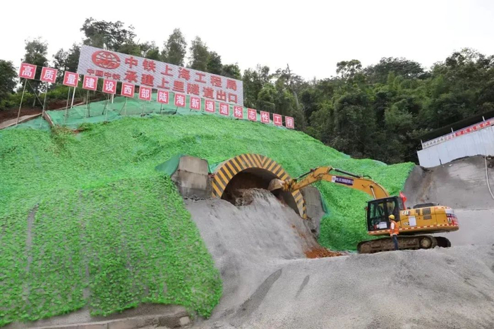 上里隧道施工现场。图源南宁铁路