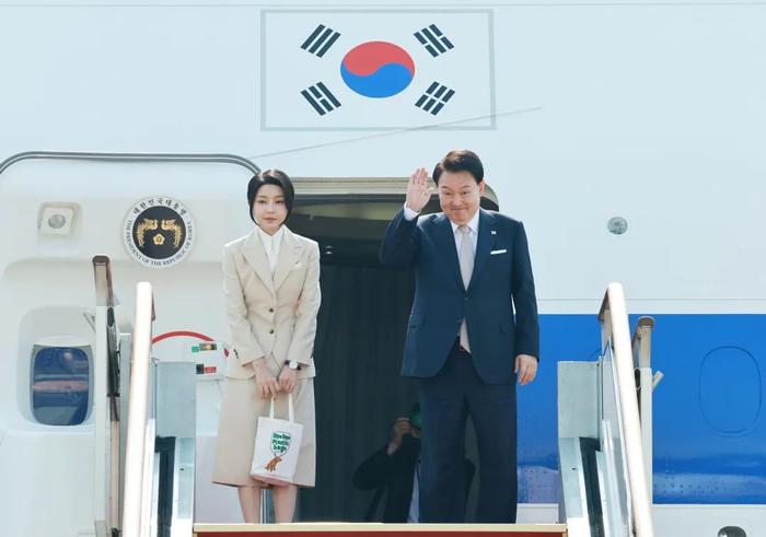 ▲韩国总统尹锡悦与夫人金建希6月10日开启对中亚三国的国事访问。图/IC photo