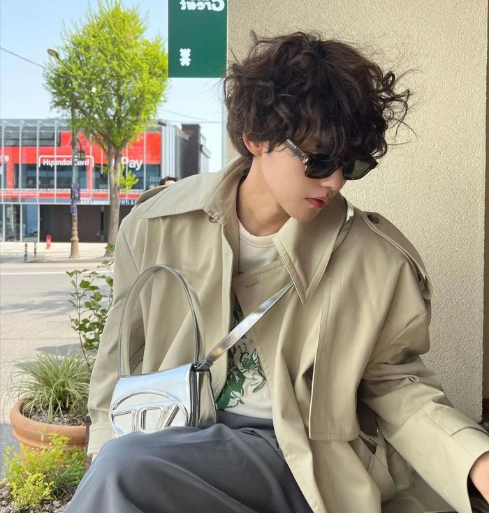 不过合适这个发型的男生拥有这样一个发型之后一定十分抢眼!