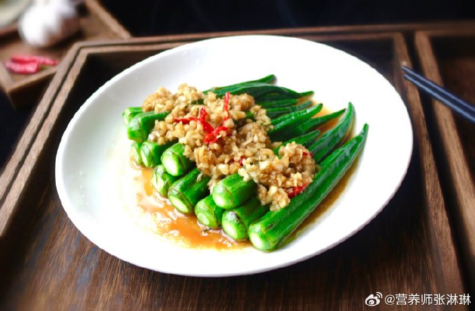 糖尿病食谱—蒜蓉秋葵 材料