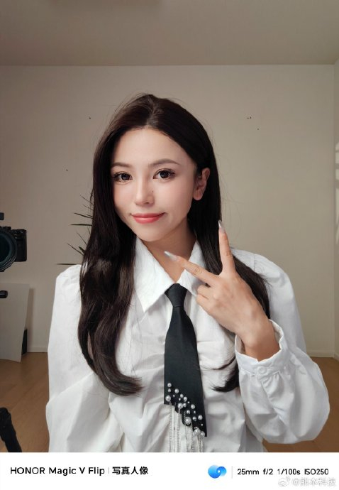 今天带着荣耀magic v flip参加发布会啦 现场好多帅哥和美女