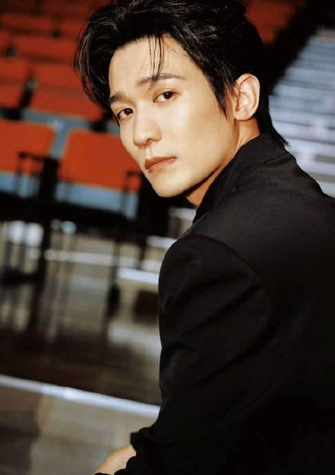 1997年生人的赵弈钦是于正公司旗下签约艺人