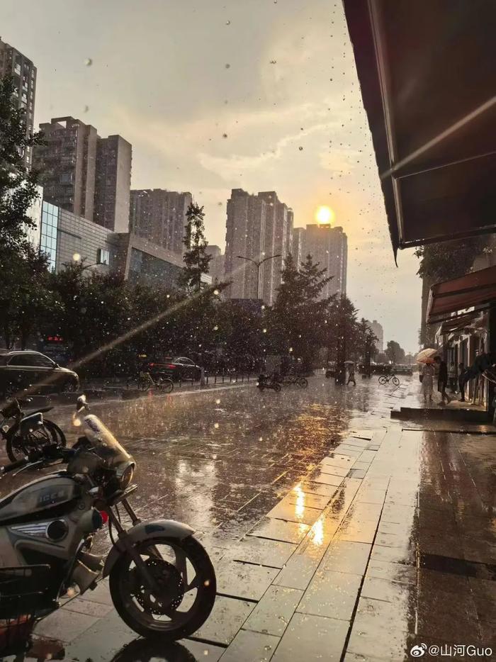 阆中大雨图片