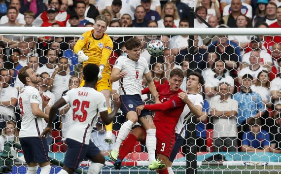 2021年7月7日，英格兰队通过加时赛以2:1战胜丹麦队，晋级当年的欧洲杯决赛。新华社记者 韩岩 摄