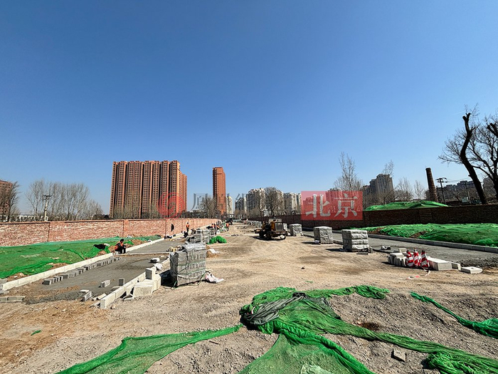 已拆迁平整地块（凤凰网房产摄于2024年3月）