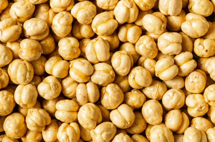 鹰嘴豆有一个尖尖，很像“鹰嘴”。图库版权图片，转载使用可能引发版权纠纷