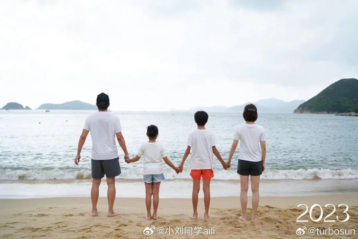 孙俪"一人带三娃",网友:14年了,恭喜三胎!|孙俪|邓超_新浪新闻