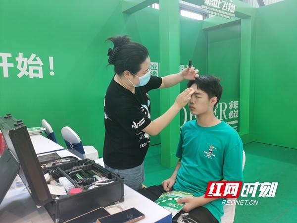 "就"在望城!超6000个岗位助力高校毕业生"职"此飞翔