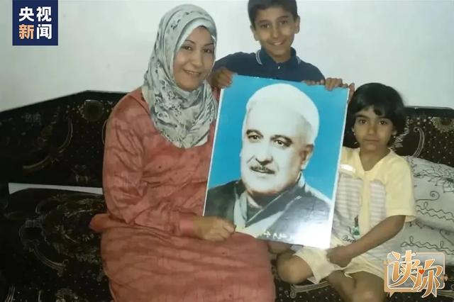 △童年时期的王立轩（后中）和家人