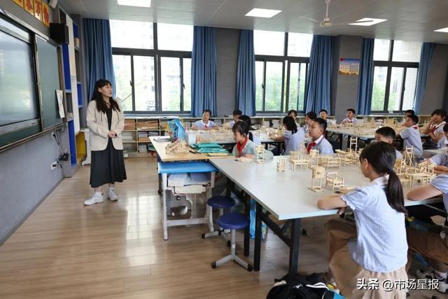 安庆市舒巷小学校科技辅导员褚丽娟表示,大国小匠课程可以提高孩子