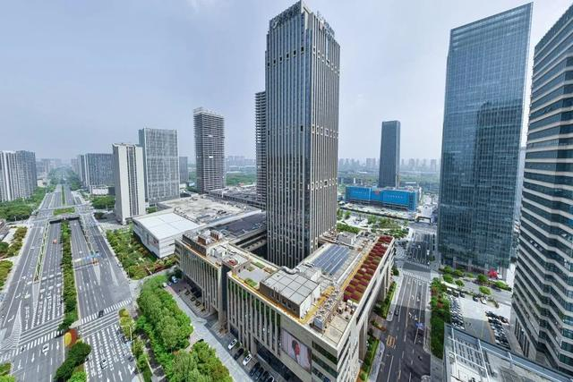 银华大厦02洽谈电话:毛女士18851560043建筑结构:地下2层,地上4-37层