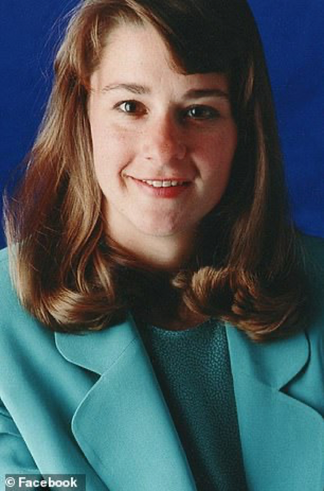 ▲第一份工作，微软入职的照片，那时候Melida也就25-26岁