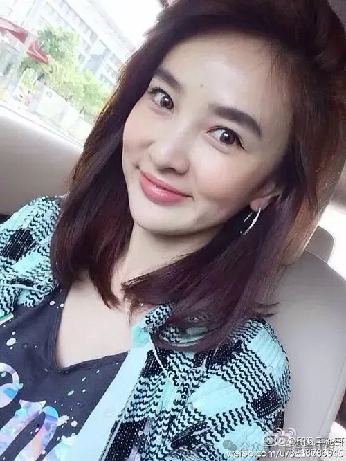 黄一鸣爆锤生了王思聪的崽,女儿和她整前一模一样!