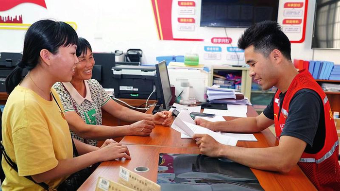 ▲横州市中医医院到校椅镇石井村开展送医上门活动。（医院供图）