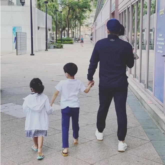 孙俪"一人带三娃",网友:14年了,恭喜三胎!|孙俪|邓超_新浪新闻