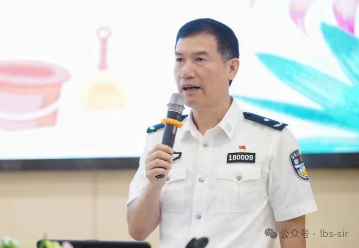 12 佛山市公安局石湾分局澜石派出所民警;1993.12—1995.