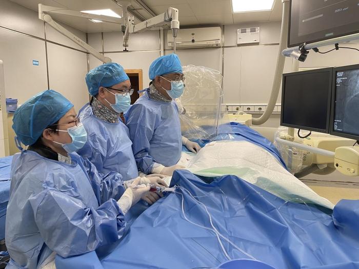 贵州省人民医院成功实施无植入式介入封堵动脉导管未闭