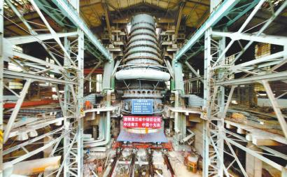 中国十九冶承建的榆钢炼铁工艺装备改造高炉推移工程。