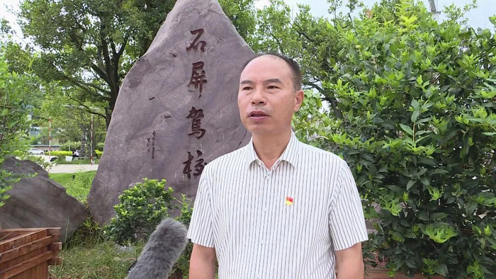 【石屏驾校校长 李国武】石屏驾校为了迎接高考毕业生的到来,在6月初