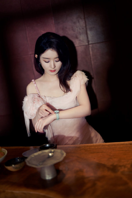 赵丽颖好美的腿～这身材比例太绝了!