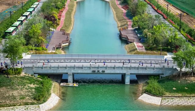 湖光山色项目占据了昆明池一线首排湖景资源,目前位于太平河退水渠上