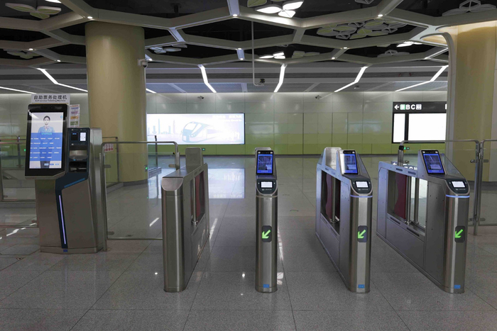 深圳地铁14号线4座车站试点"闸门常开"模式