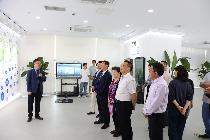 上海健康医学院全生命周期康复科普馆开馆|李晨_新浪新闻