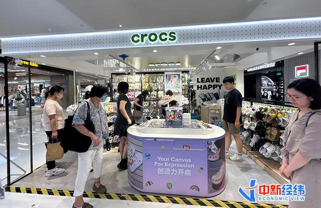 Crocs北京合生汇门店 薛婷阳 摄