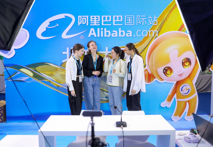 吸引30多个国家和地区近500家企业参展!