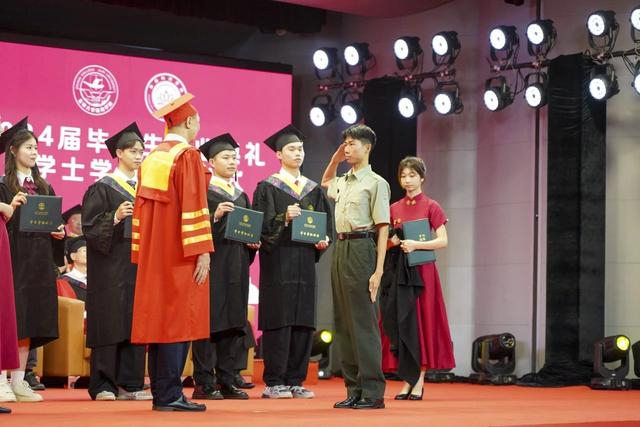 珠海科技学院举行2024届毕业生毕业典礼暨学士学位授予仪式