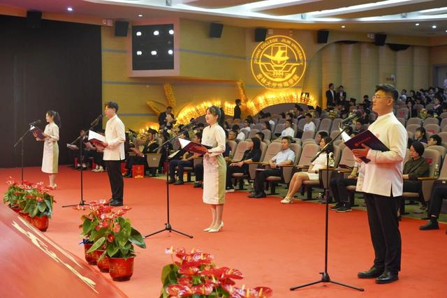 珠海科技学院举行2024届毕业生毕业典礼暨学士学位授予仪式