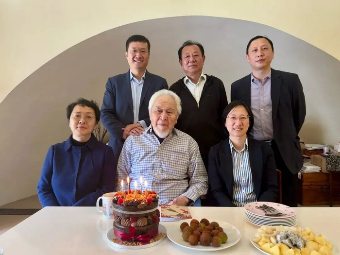 2024年6月6日，单声博士迎来95岁寿辰。（图源：欧洲时报）