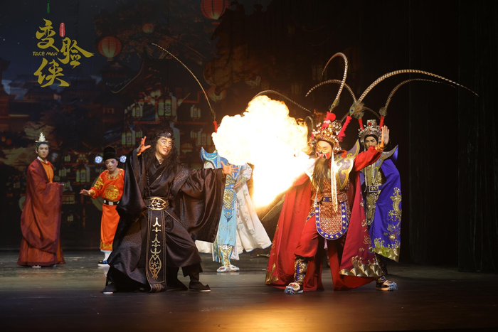 著名川剧表演艺术家,"变脸王"王道正担任变脸顾问,同时,还特邀知名