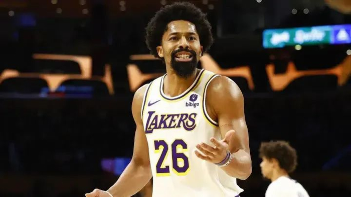 湖人核心浓眉哥专访