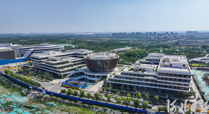 在雄安新区标志性项目建设现场,聆听未来之城拔节生长的声音