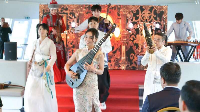 展现中国文化底蕴,法国昂西湖奏响"国乐大典"|西湖|乐手|大典_新浪