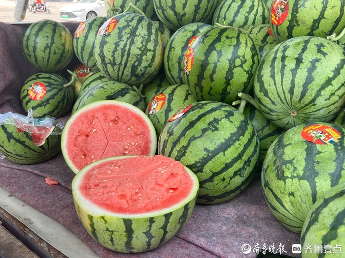 泉城卖瓜人:酷暑里贩卖着甜蜜,等待中收获着希望|刘萍|卖瓜|西瓜_新浪